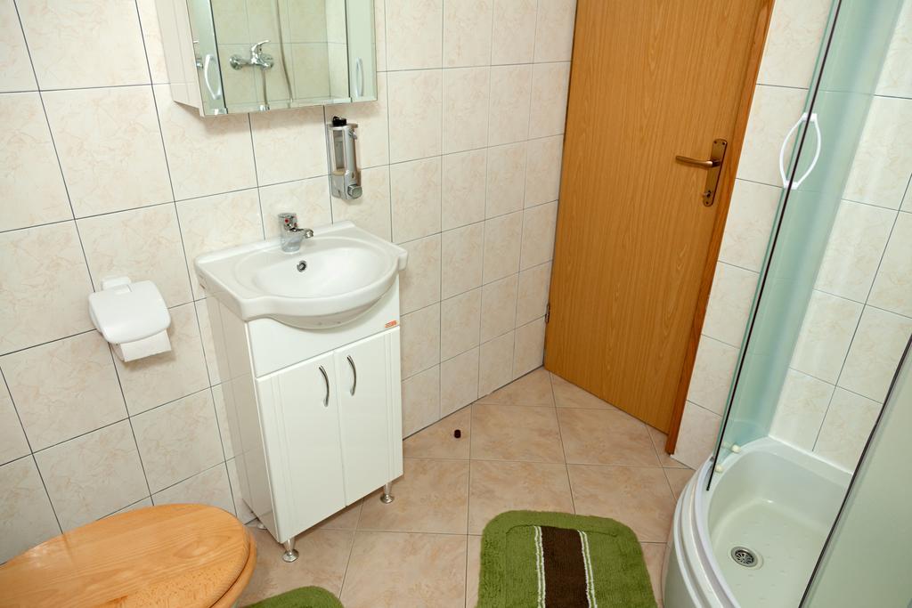 Apartment Ines Smoljanac Esterno foto