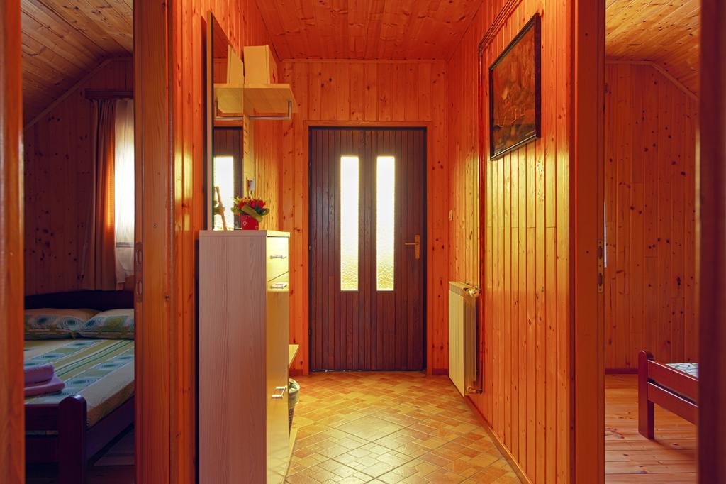 Apartment Ines Smoljanac Esterno foto