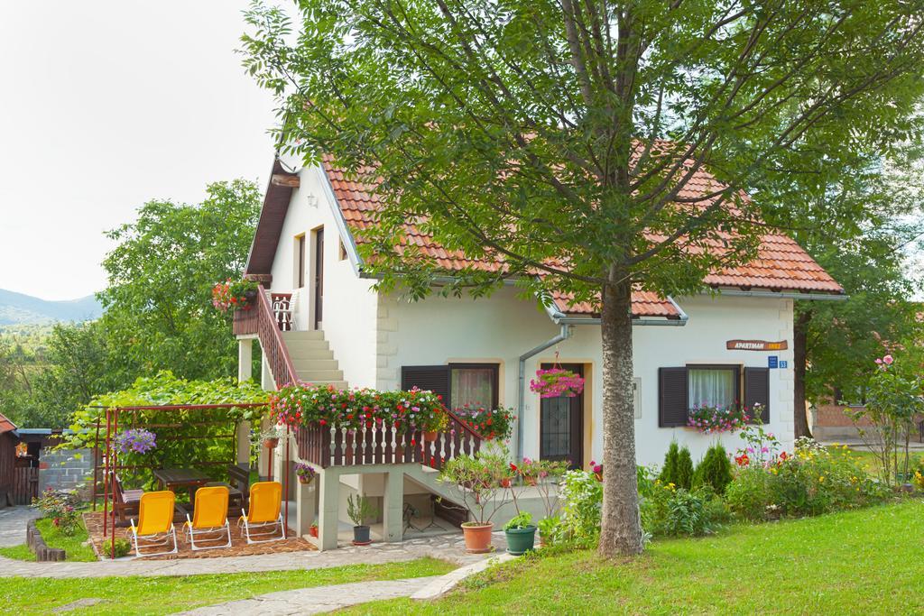 Apartment Ines Smoljanac Esterno foto